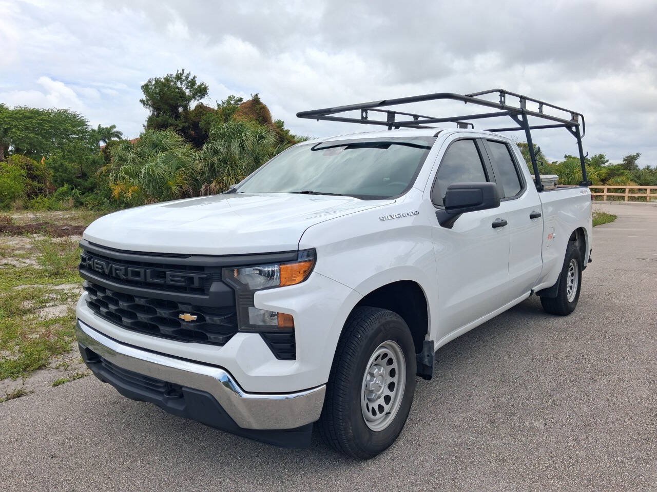 Used 2023 Chevrolet Silverado 1500 W/T w/ Trailering Package AWD/4WD image 2