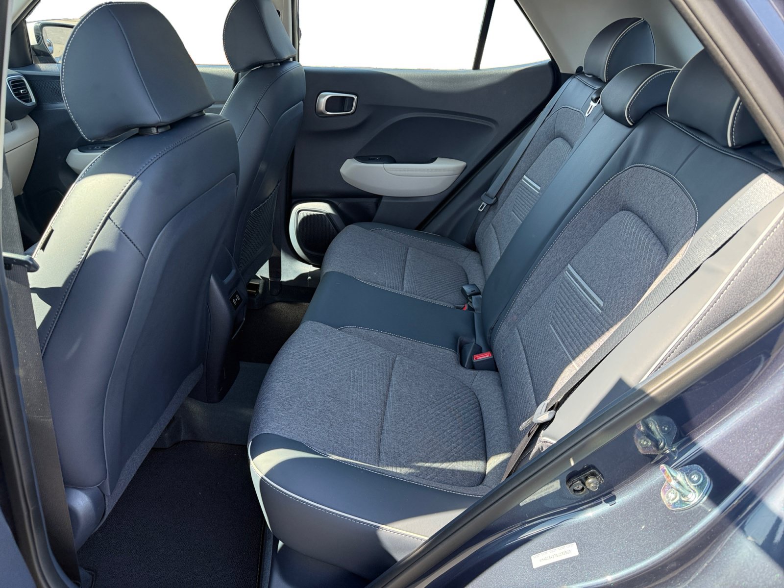 Certified 2025 Hyundai Venue Limited FWD image 16