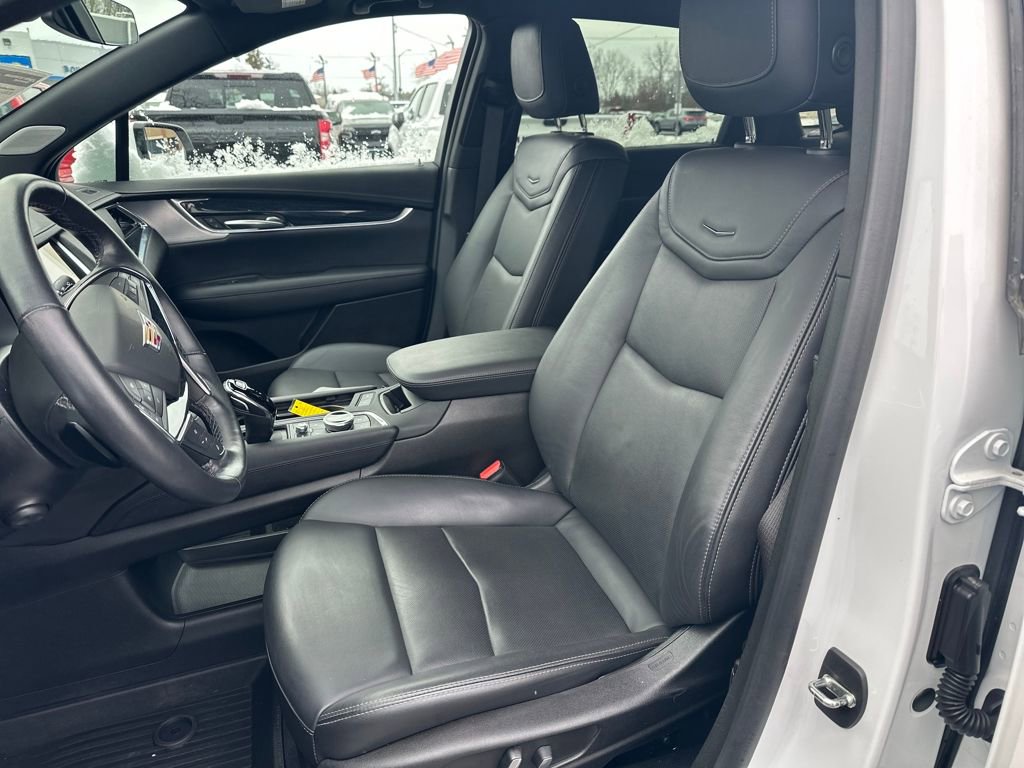 Certified 2023 Cadillac XT5 Premium Luxury w/ LPO, Floor Liner Package image 15