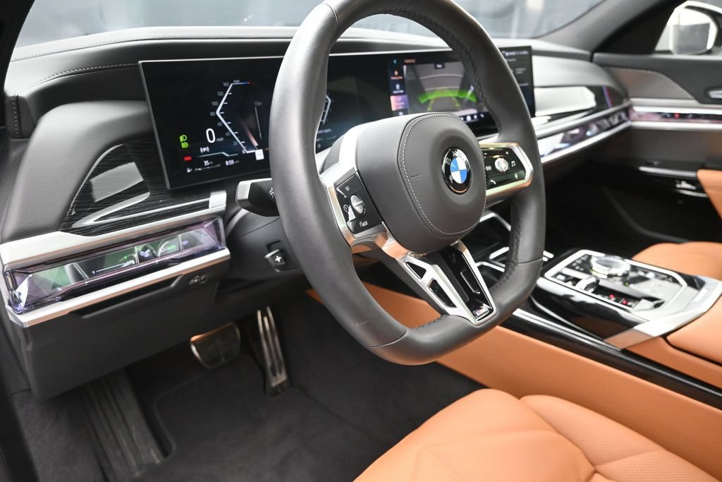 Used 2026 BMW 740i RWD image 12