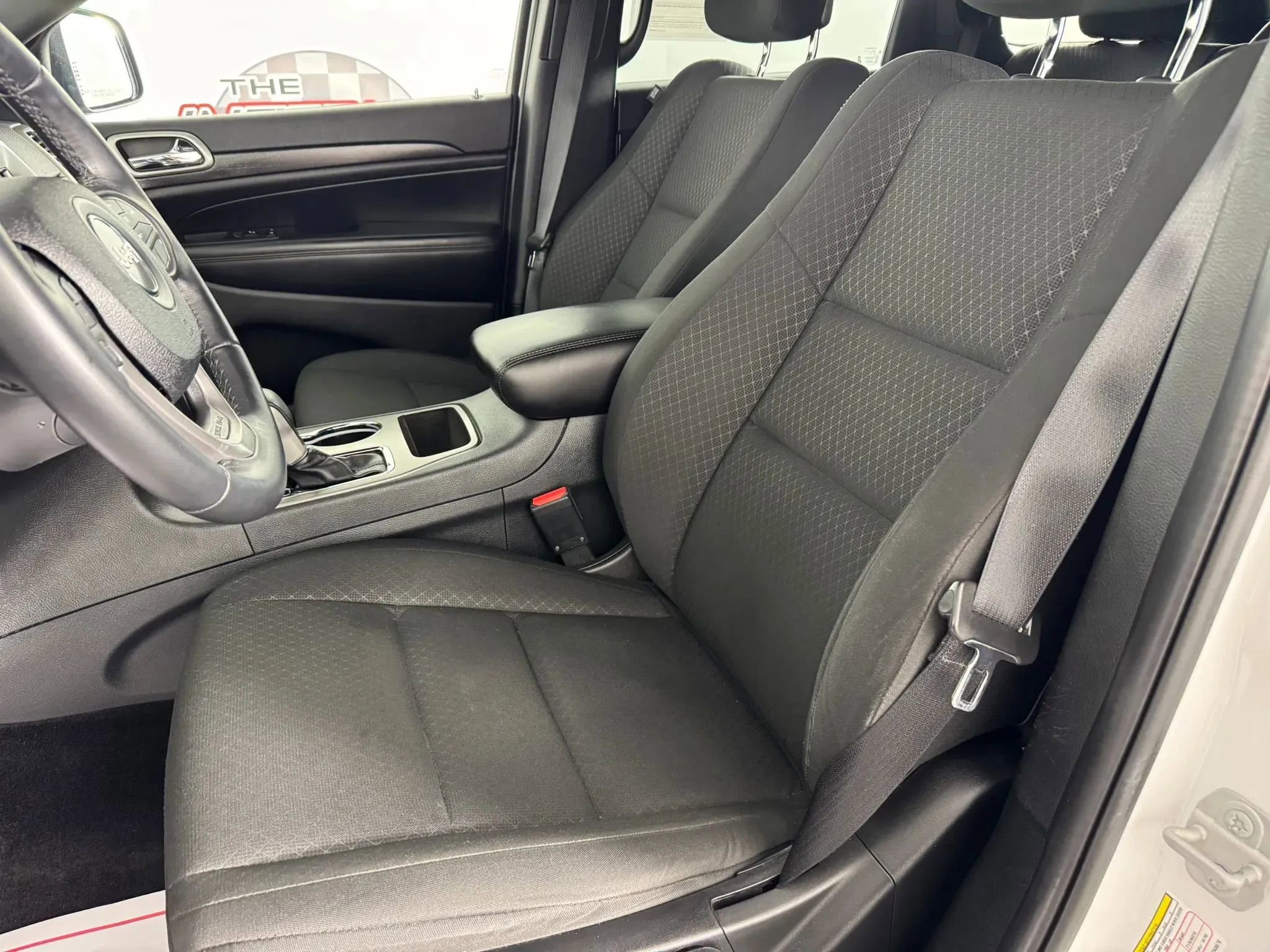 Used 2018 Jeep Grand Cherokee Laredo AWD/4WD image 30