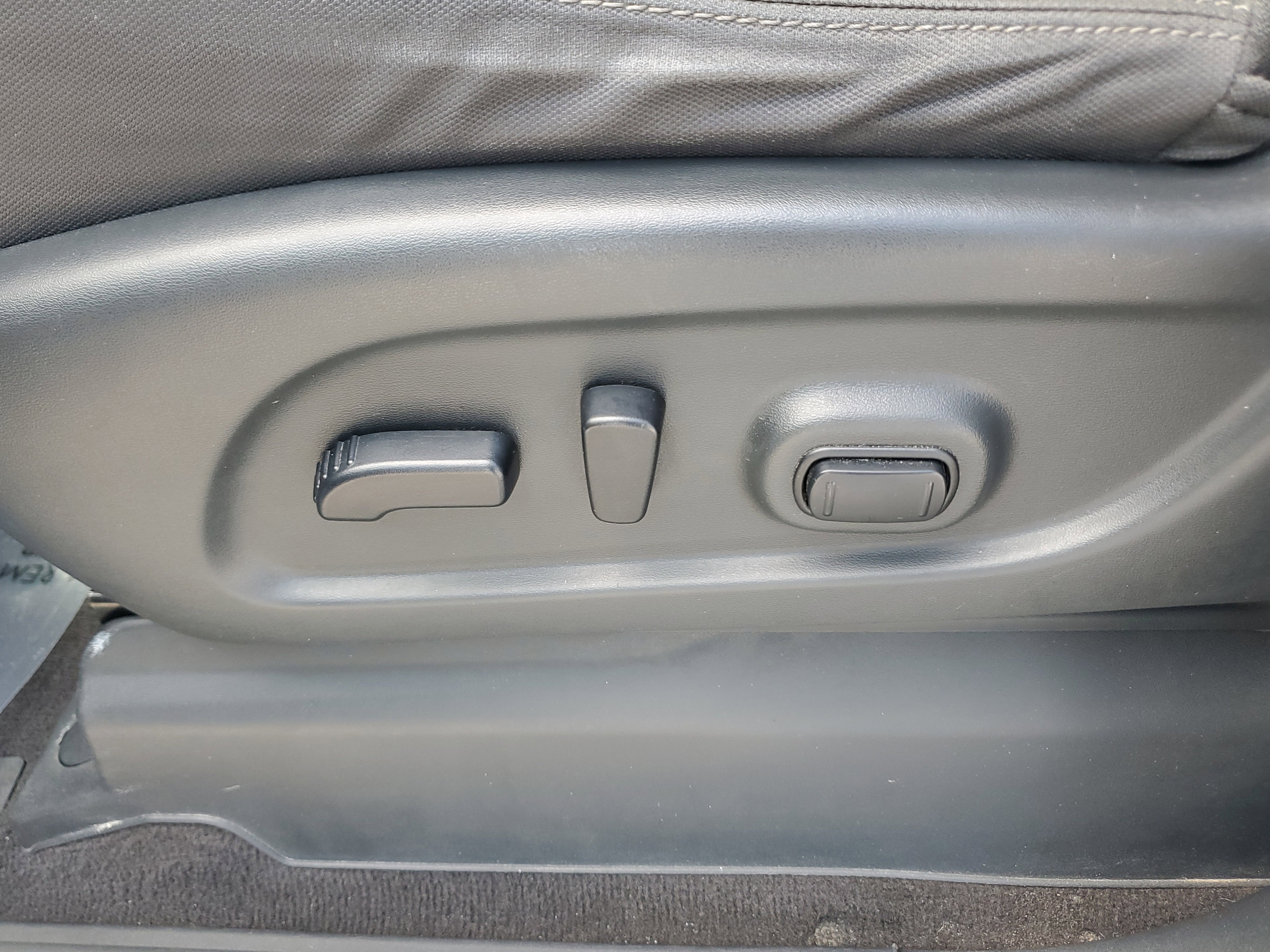 Used 2021 Nissan Titan SV w/ SV Convenience Package image 12