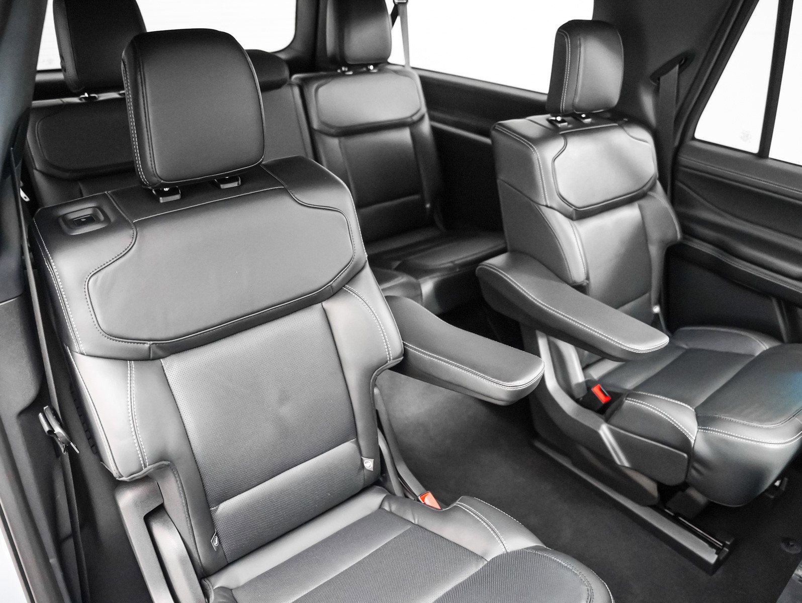 Used 2025 Ford Expedition Max Platinum w/ Stealth Performance Package image 7