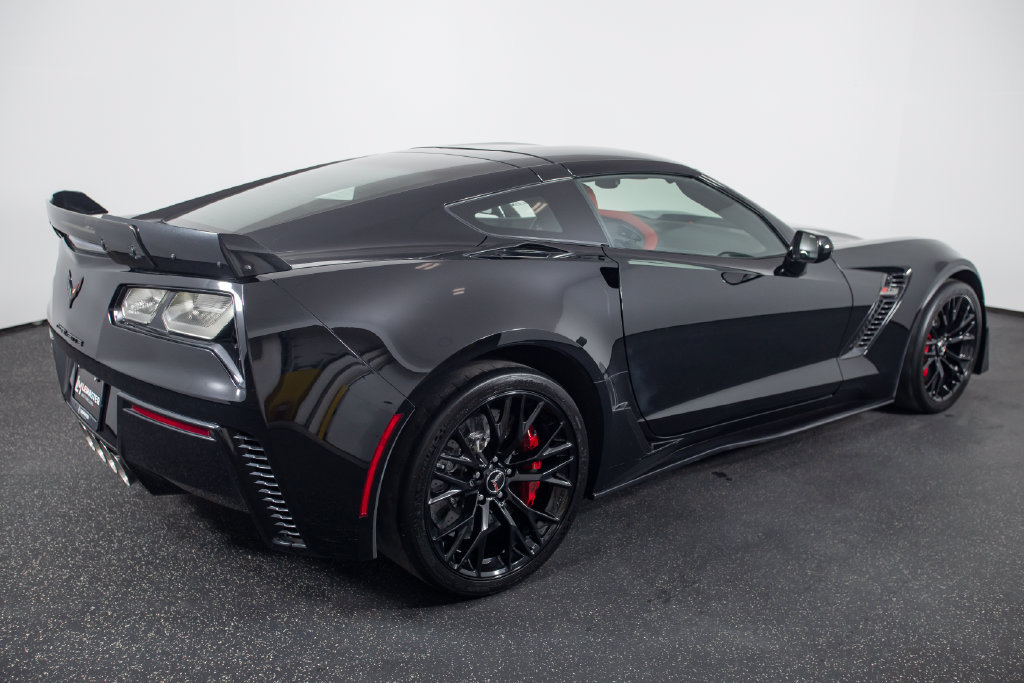 Used 2015 Chevrolet Corvette Z06 w/ 3LZ Preferred Equipment Group RWD image 18