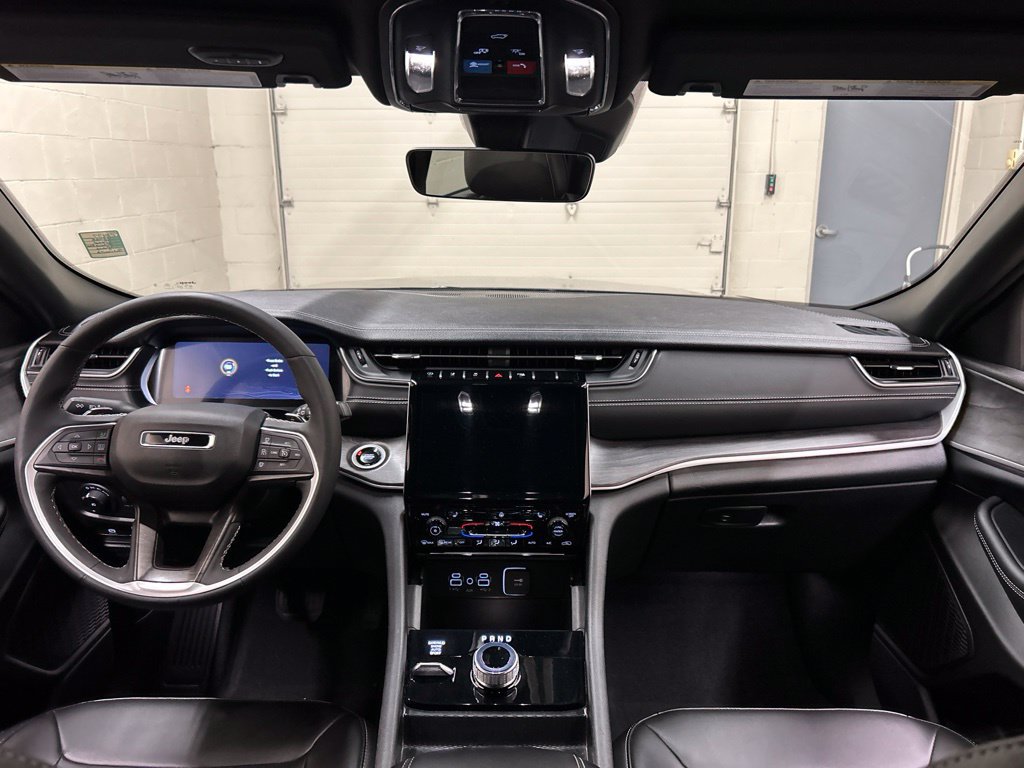 Used 2025 Jeep Grand Cherokee Limited AWD/4WD image 20