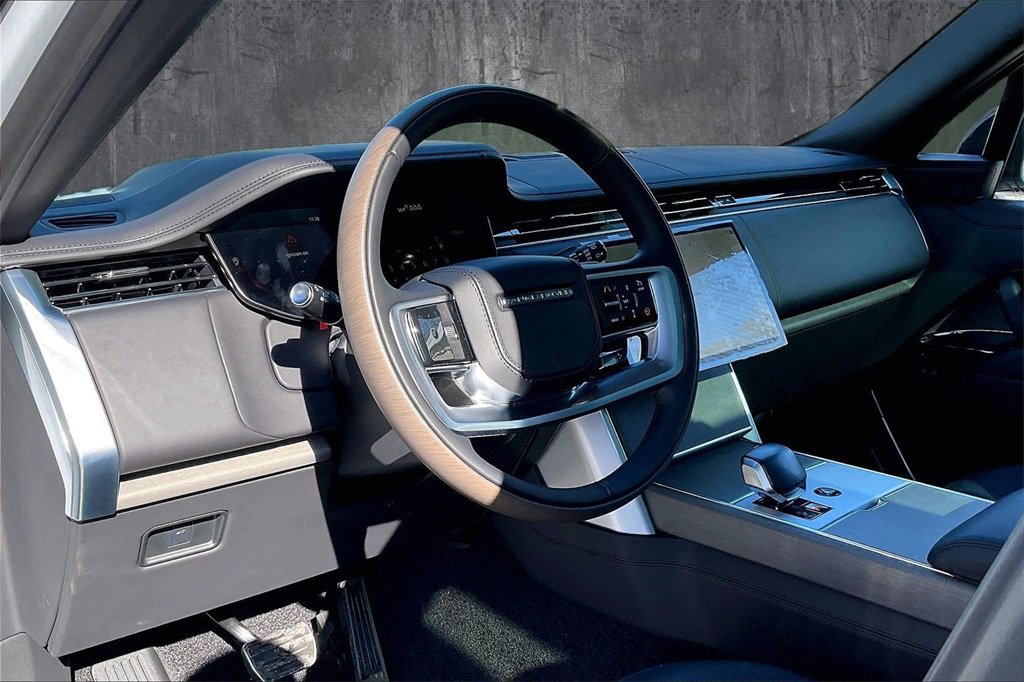 New 2026 Land Rover Range Rover SV image 7