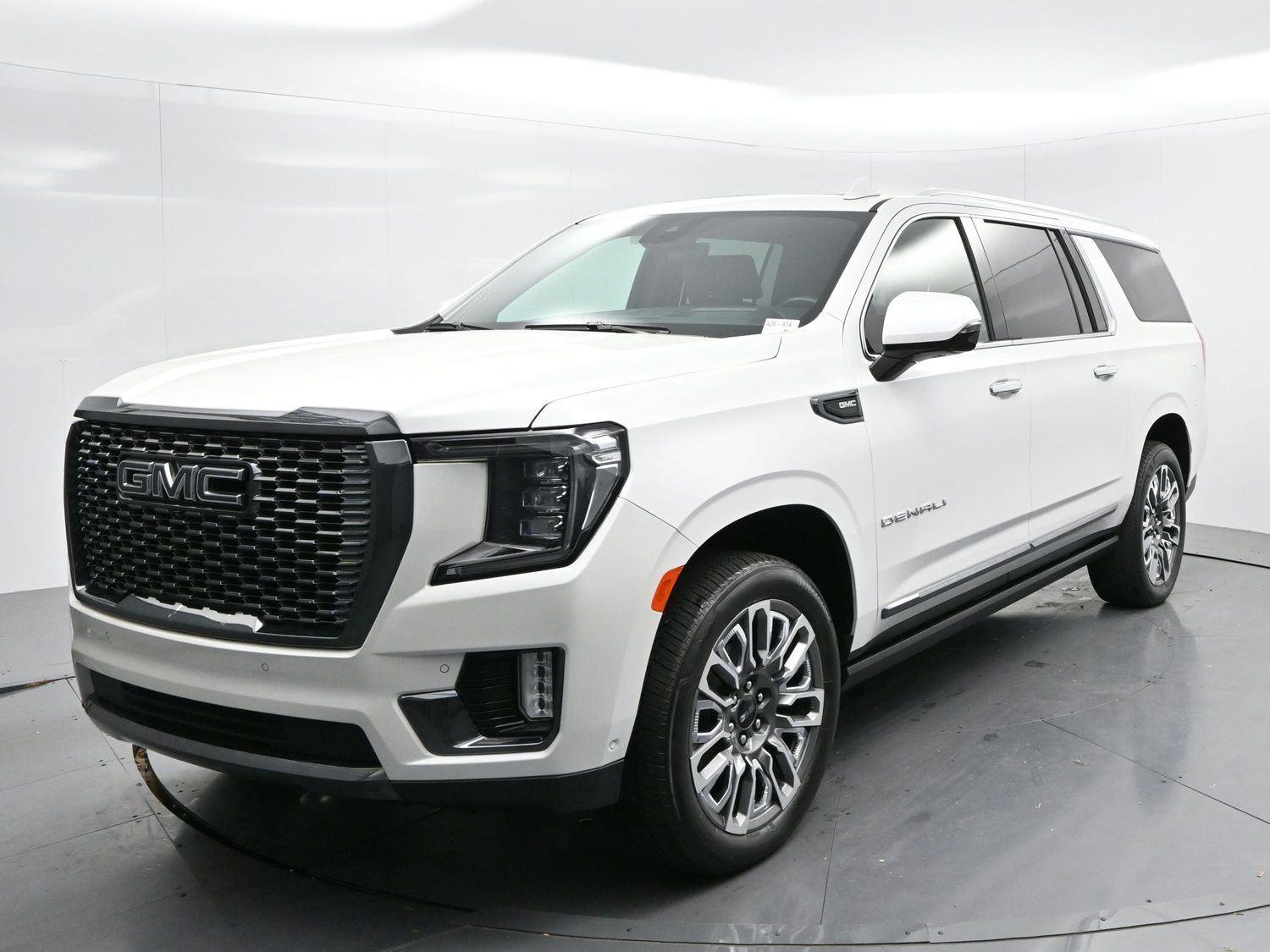 Used 2024 GMC Yukon XL Denali Ultimate image 3