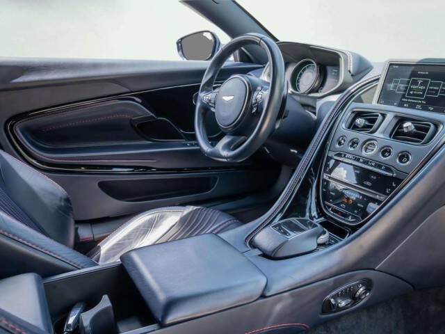 Used 2017 Aston Martin DB11 V12 RWD image 17