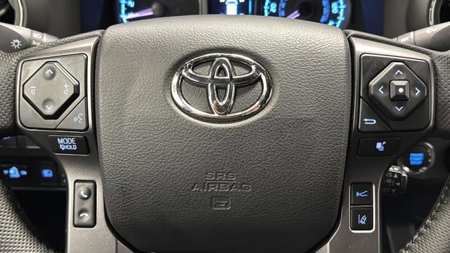 Used 2022 Toyota Tacoma TRD Off-Road AWD/4WD image 13