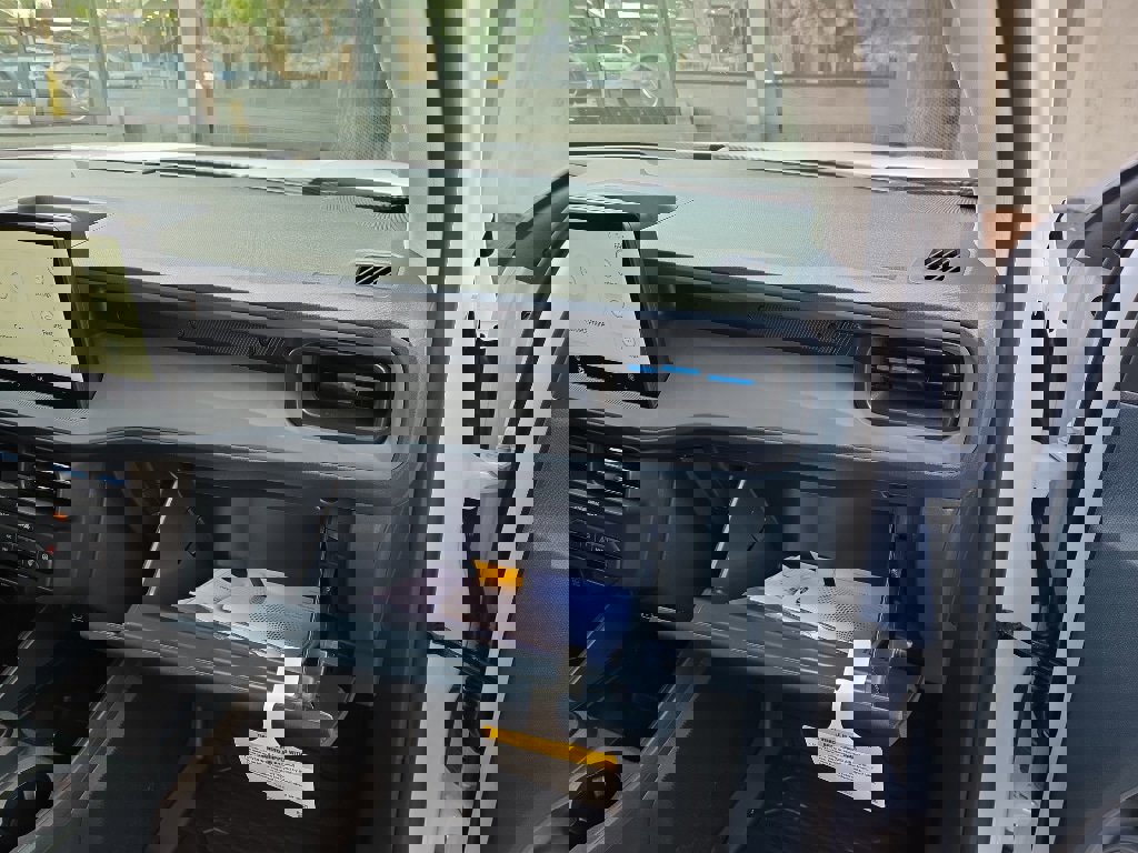 New 2025 Ford Maverick Lobo image 32