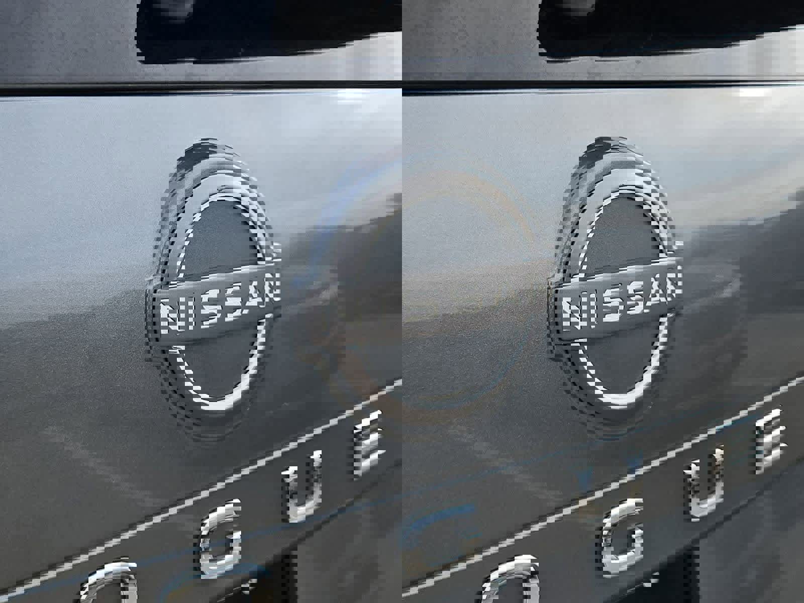 Used 2023 Nissan Rogue S image 11