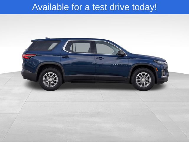 Used 2023 Chevrolet Traverse LS FWD image 3