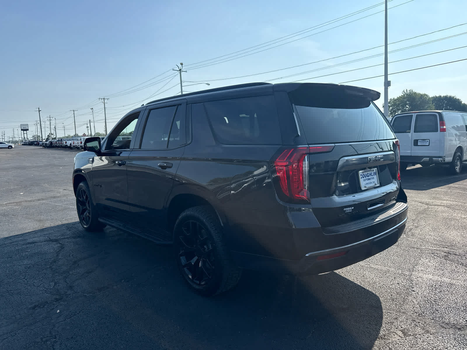 Certified 2024 GMC Yukon AT4 w/ Technology Package AWD/4WD image 3