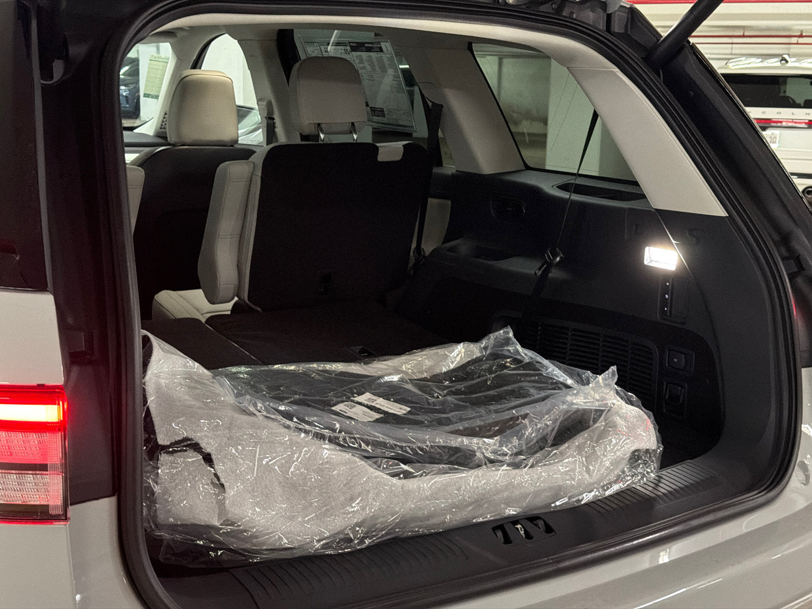 New 2027 Lincoln Aviator AWD image 8