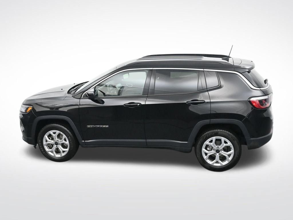 Used 2025 Jeep Compass Latitude image 29