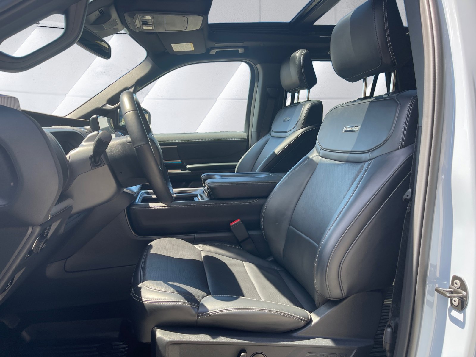 Used 2025 Ford Expedition Platinum w/ Stealth Performance Package AWD/4WD image 10