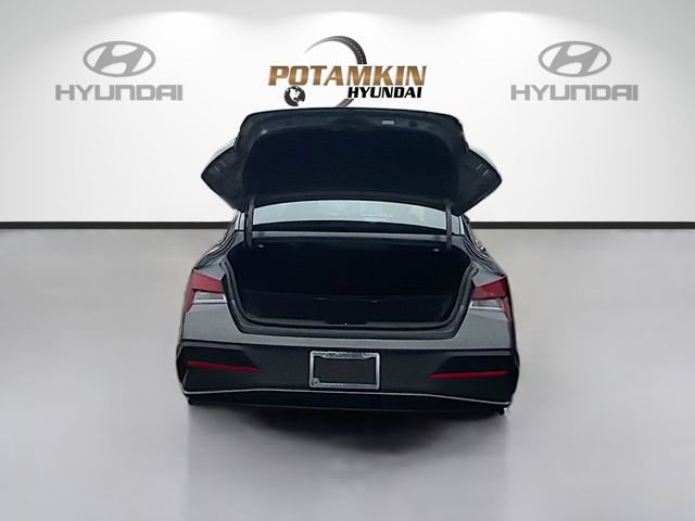 Certified 2025 Hyundai Elantra Sport FWD image 24