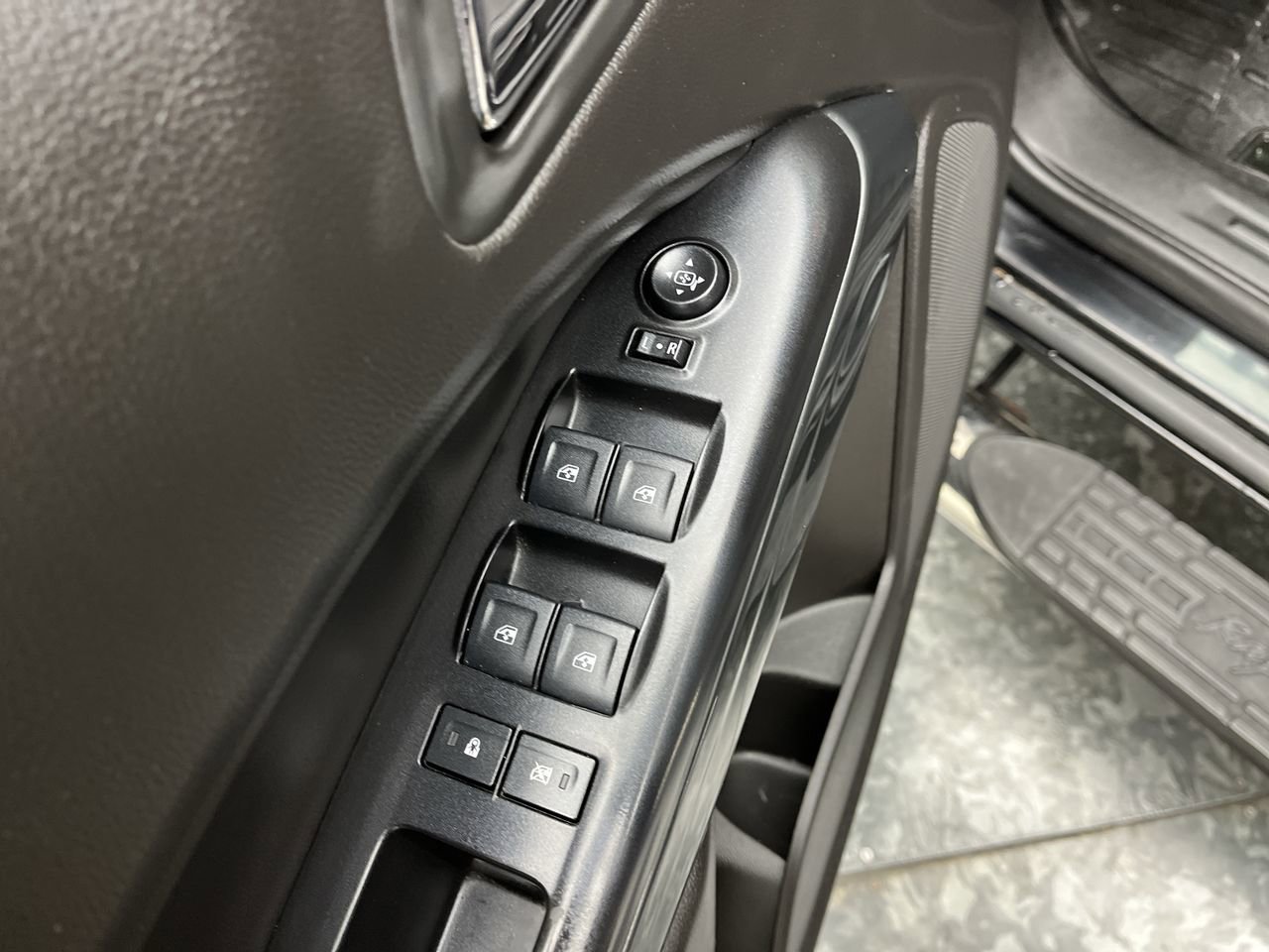 Used 2016 GMC Canyon SLE w/ All Terrain Package AWD/4WD image 9