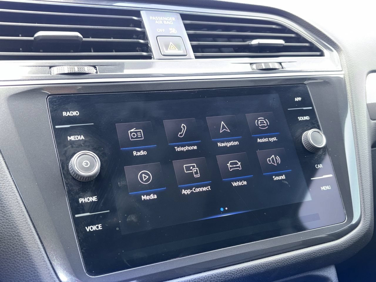 Used 2022 Volkswagen Tiguan SE FWD image 4