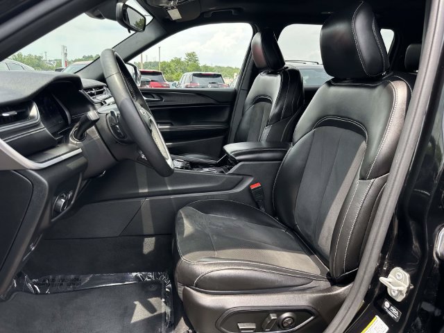 Used 2023 Jeep Grand Cherokee L Laredo AWD/4WD image 15