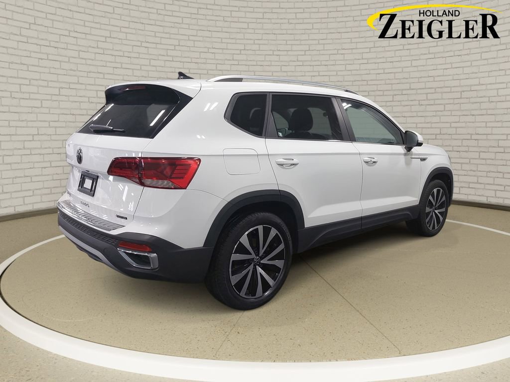 Used 2023 Volkswagen Taos SE w/ Panoramic Sunroof Package image 5