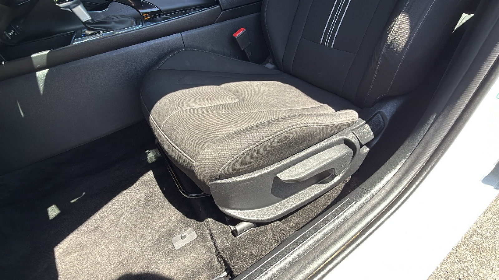 Used 2025 Hyundai Elantra SEL FWD image 17