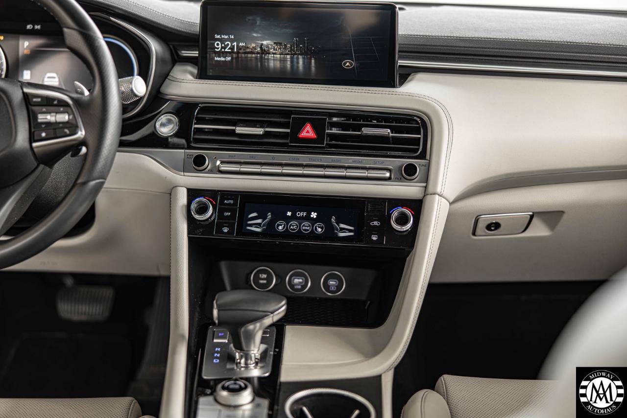 Used 2025 Genesis G70 2.5T RWD image 22
