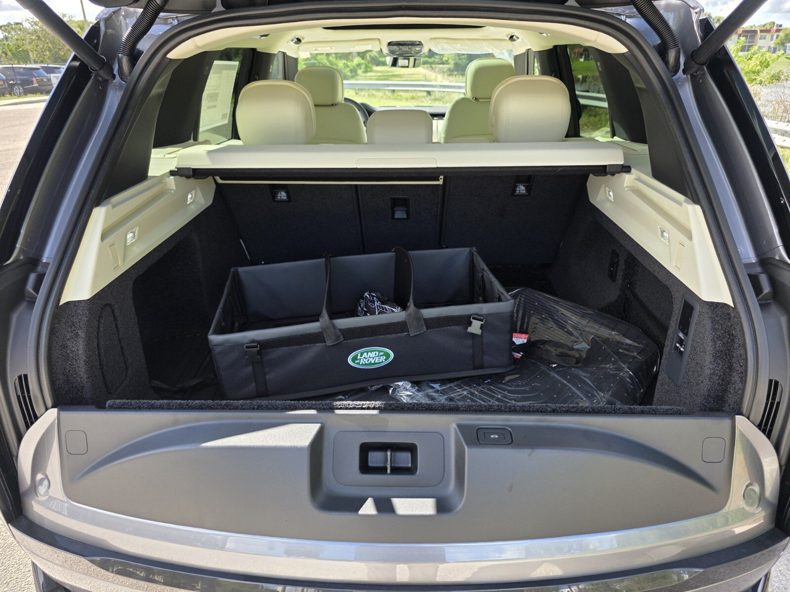New 2027 Land Rover Range Rover SE AWD/4WD image 14