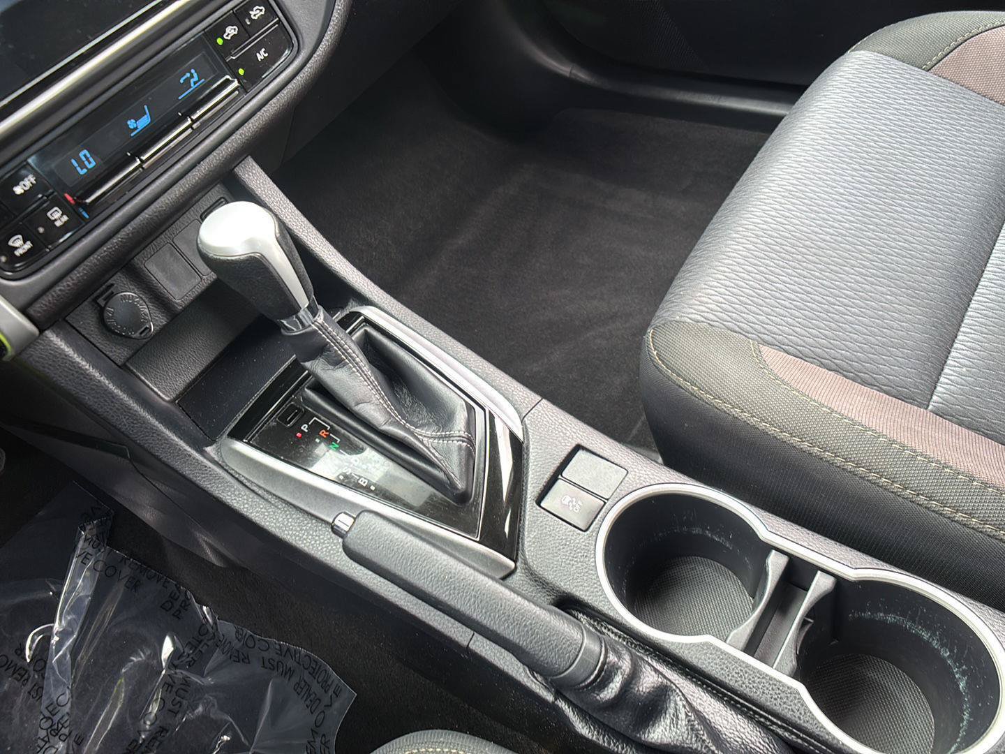 Used 2017 Toyota Corolla LE FWD image 35