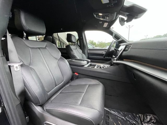 Used 2025 Jeep Wagoneer Series II AWD/4WD image 29
