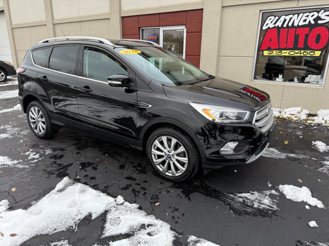 Used 2018 Ford Escape Titanium w/ Ford Safe & Smart Package image 1