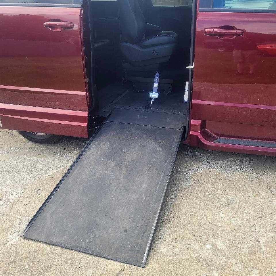 Used 2019 Dodge Grand Caravan GT FWD image 11