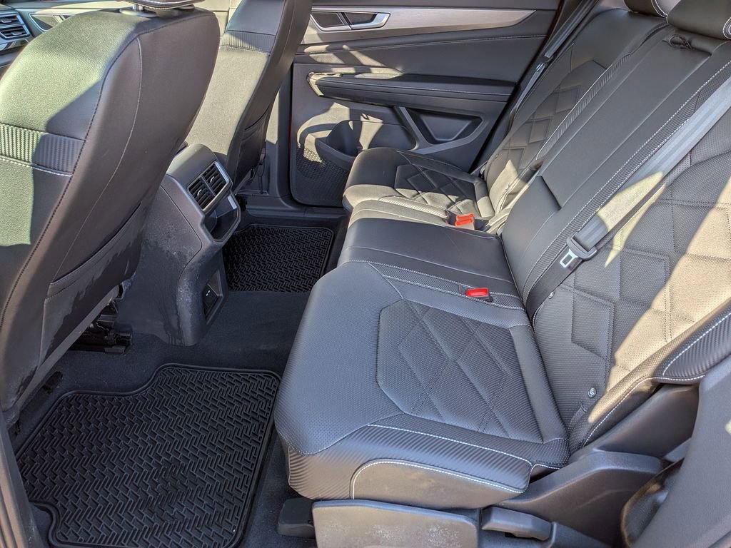 Used 2025 Volkswagen Atlas Cross Sport SE w/ Panoramic Sunroof Package image 27