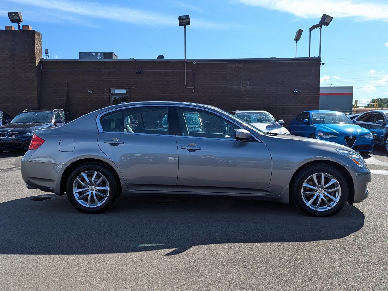 Used 2009 INFINITI G37 x Sedan w/ Premium Pkg image 3