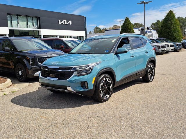 Used 2025 Kia Seltos SX w/ SX Sunroof Package image 2