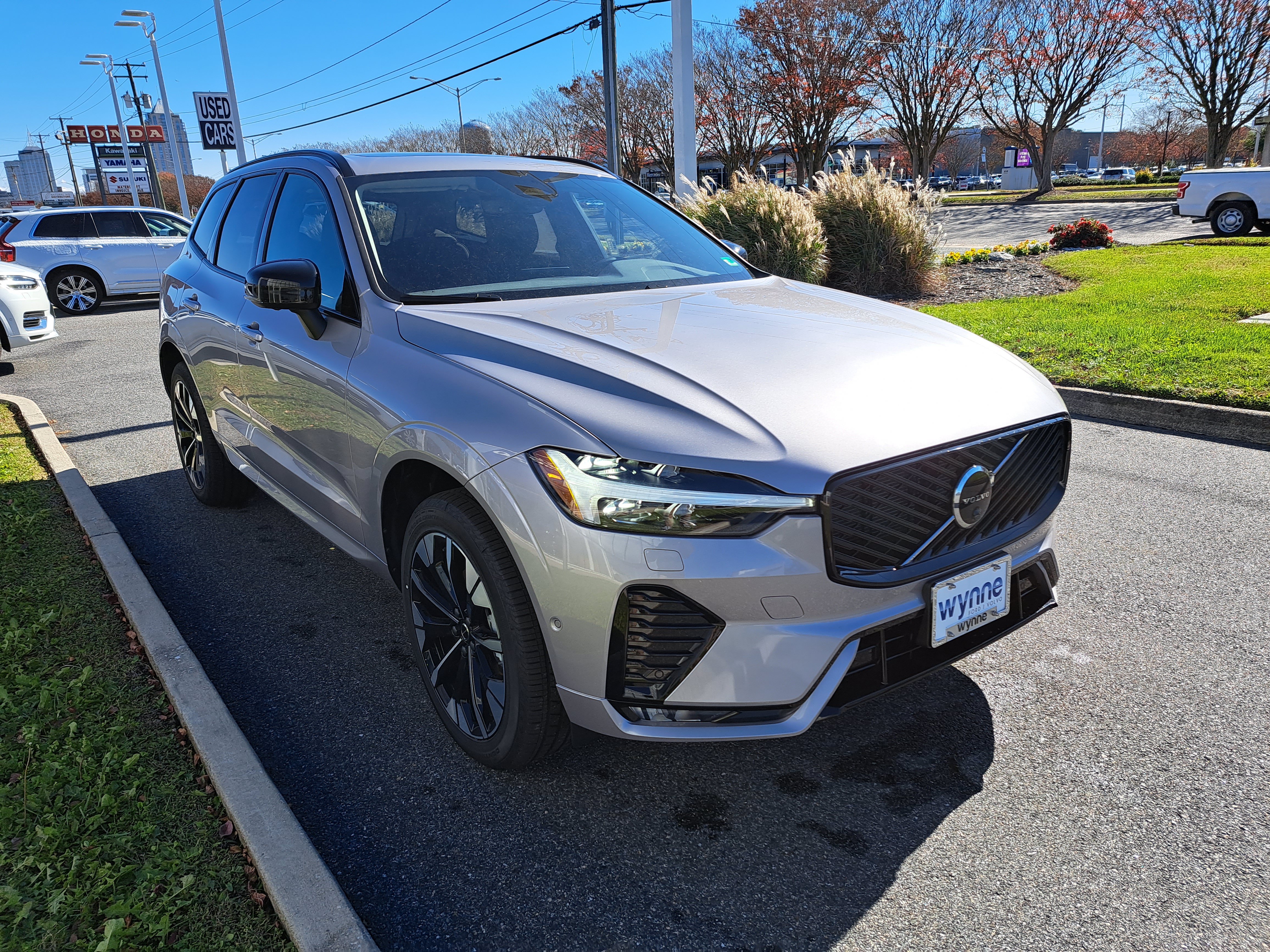 New 2026 Volvo XC60 B5 Plus w/ Protection Package Premier AWD/4WD image 2