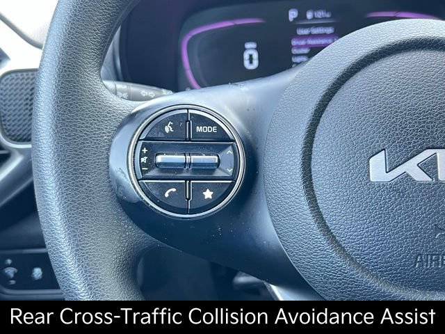 Certified 2025 Kia Soul LX w/ LX Technology Package FWD image 7