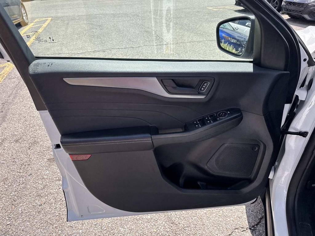 Used 2025 Ford Escape Active AWD/4WD image 20