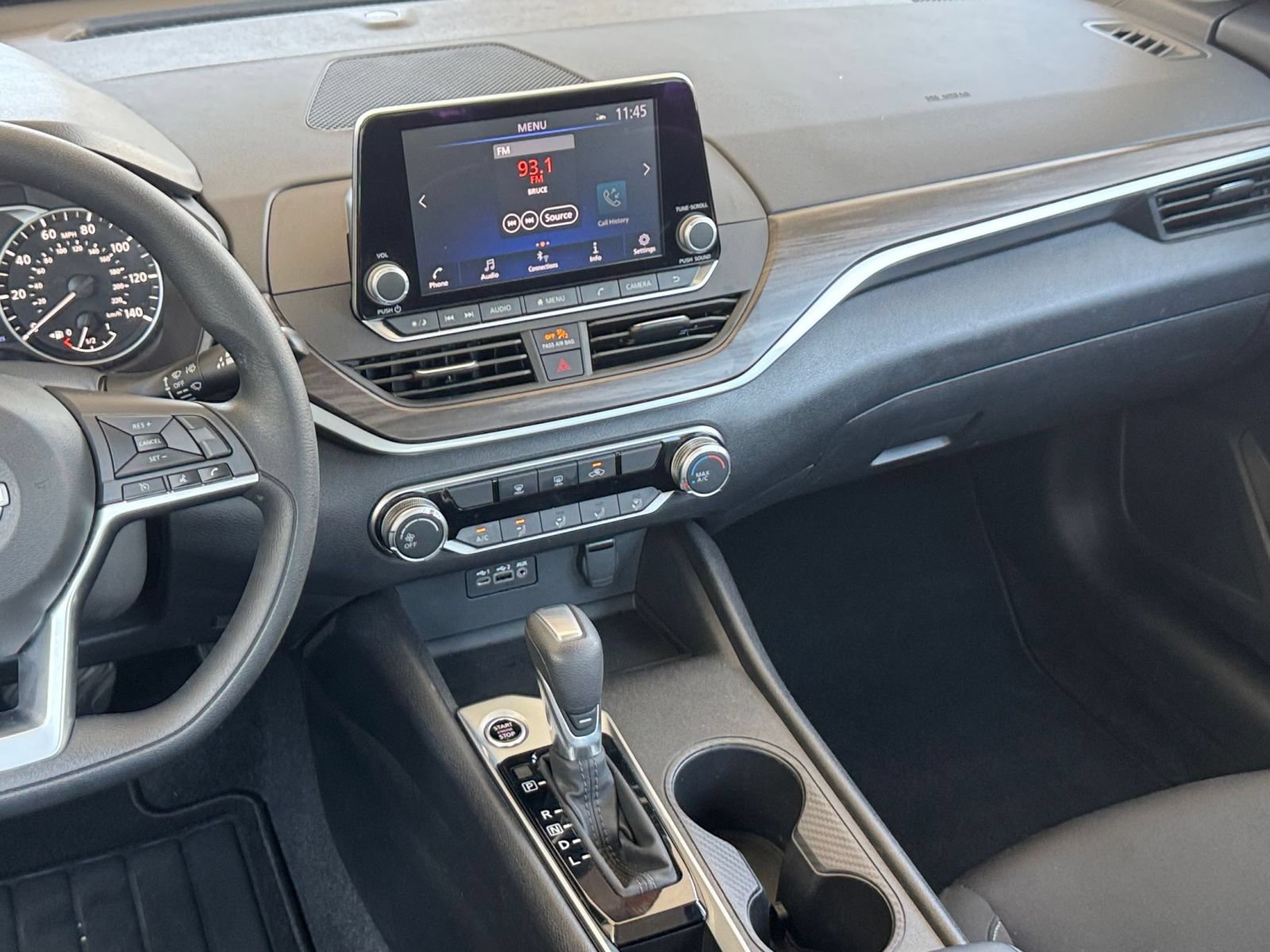 Used 2025 Nissan Altima 2.5 SV FWD image 19