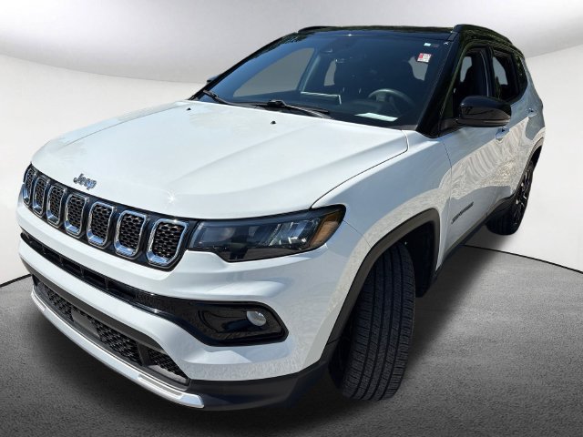 Used 2023 Jeep Compass Limited AWD/4WD image 4