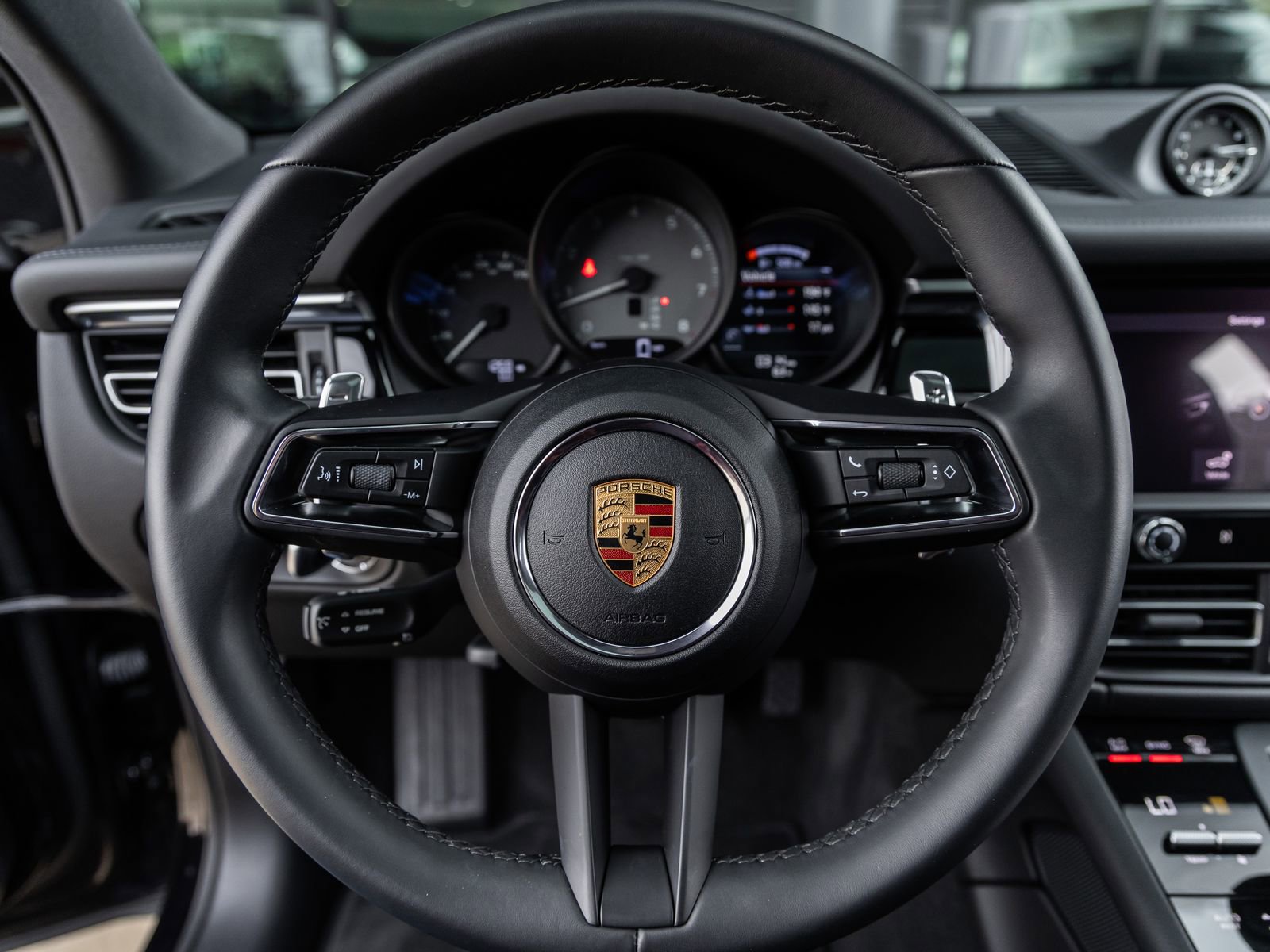Certified 2022 Porsche Macan S image 30