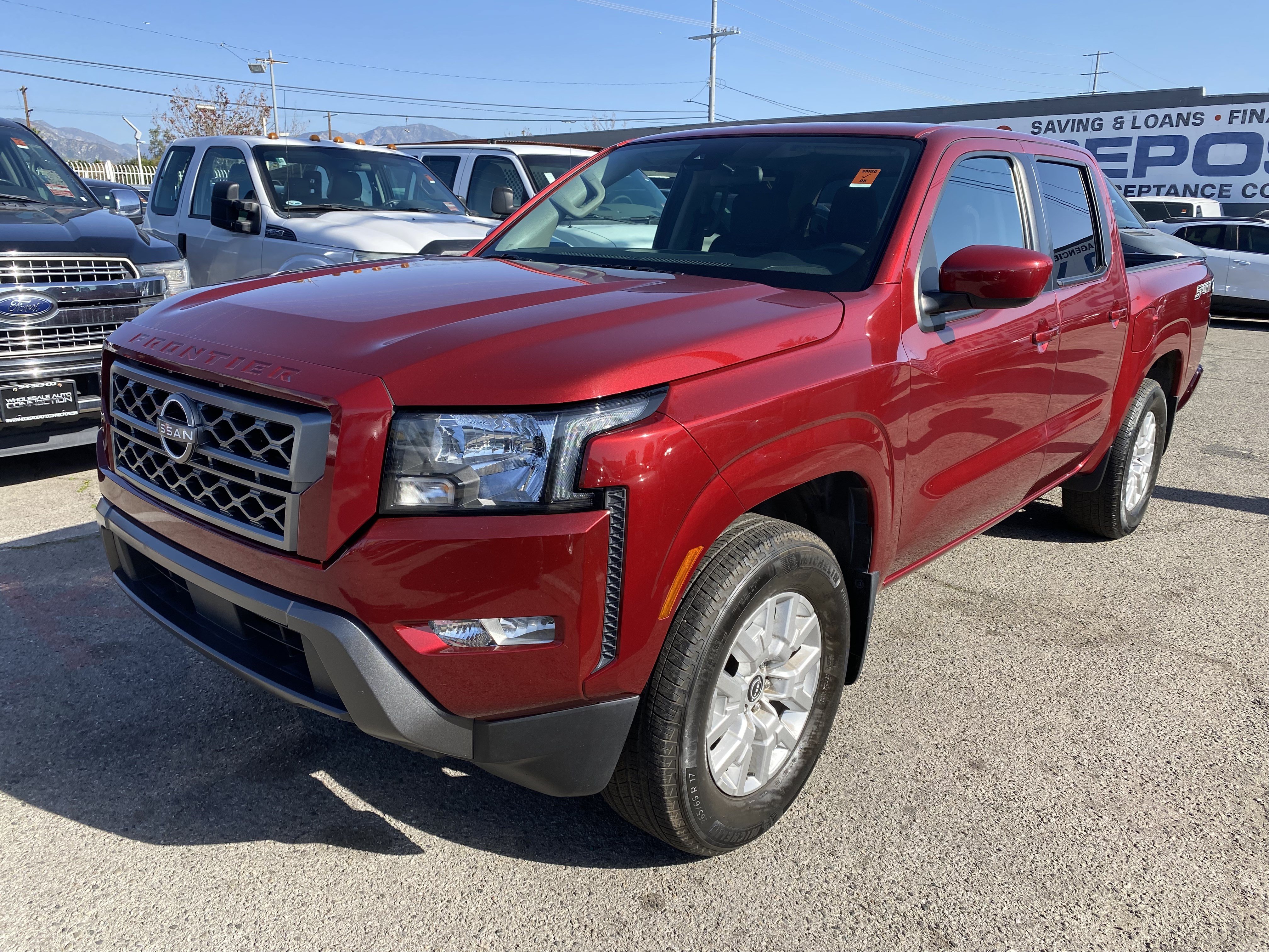 Used 2022 Nissan Frontier SV image 2