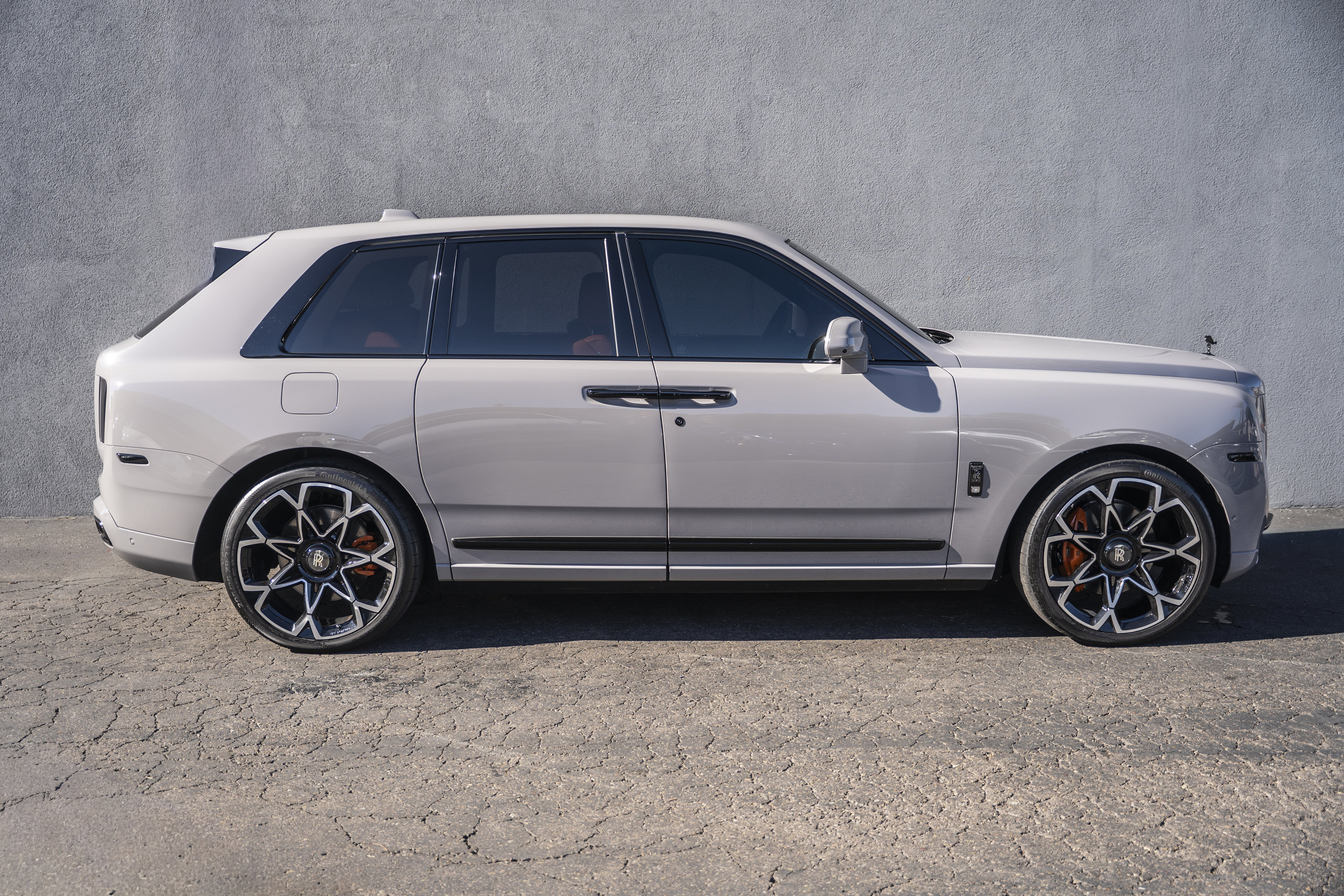 Used 2023 Rolls-Royce Cullinan Black Badge w/ Leather Finishing Pack image 6