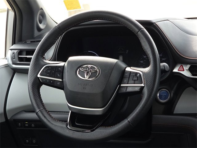 Used 2022 Toyota Sienna XSE image 13