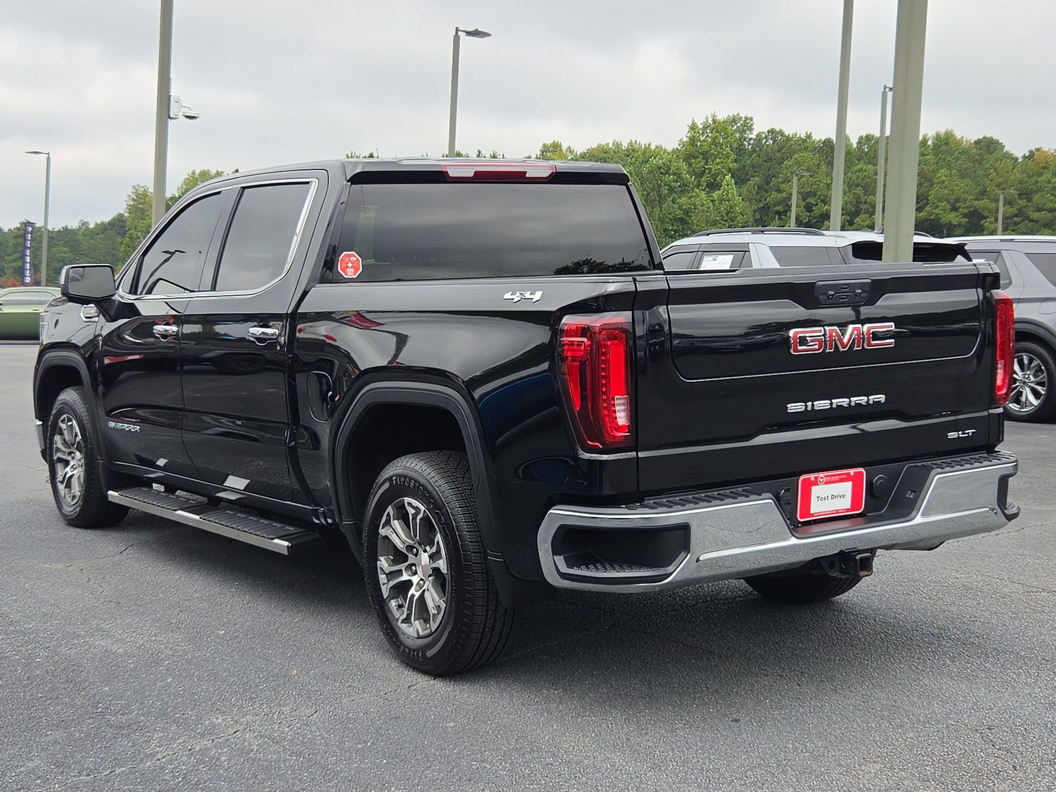 Used 2025 GMC Sierra 1500 SLT AWD/4WD image 7