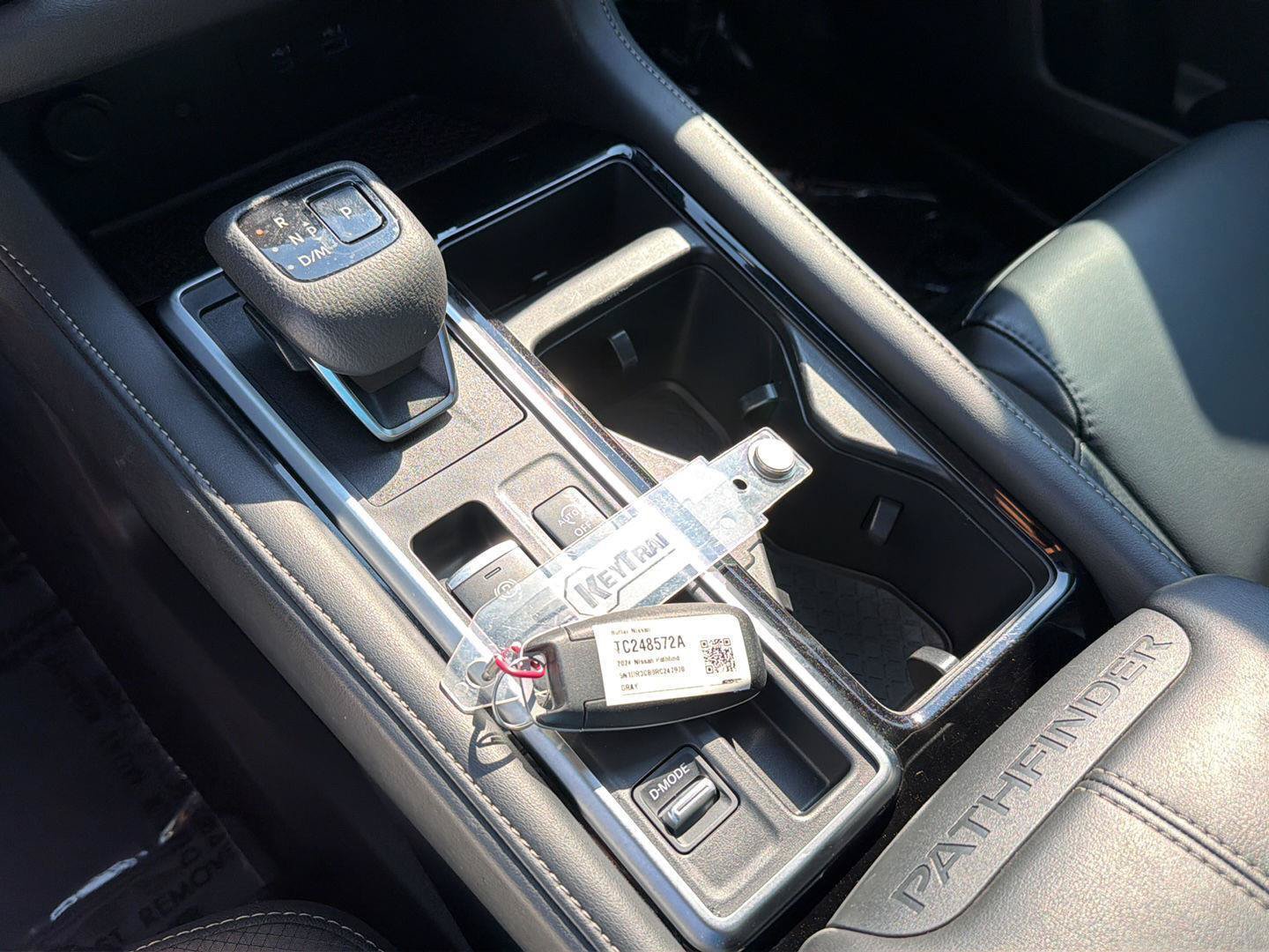 Used 2024 Nissan Pathfinder SL w/ SL Premium Package FWD image 29