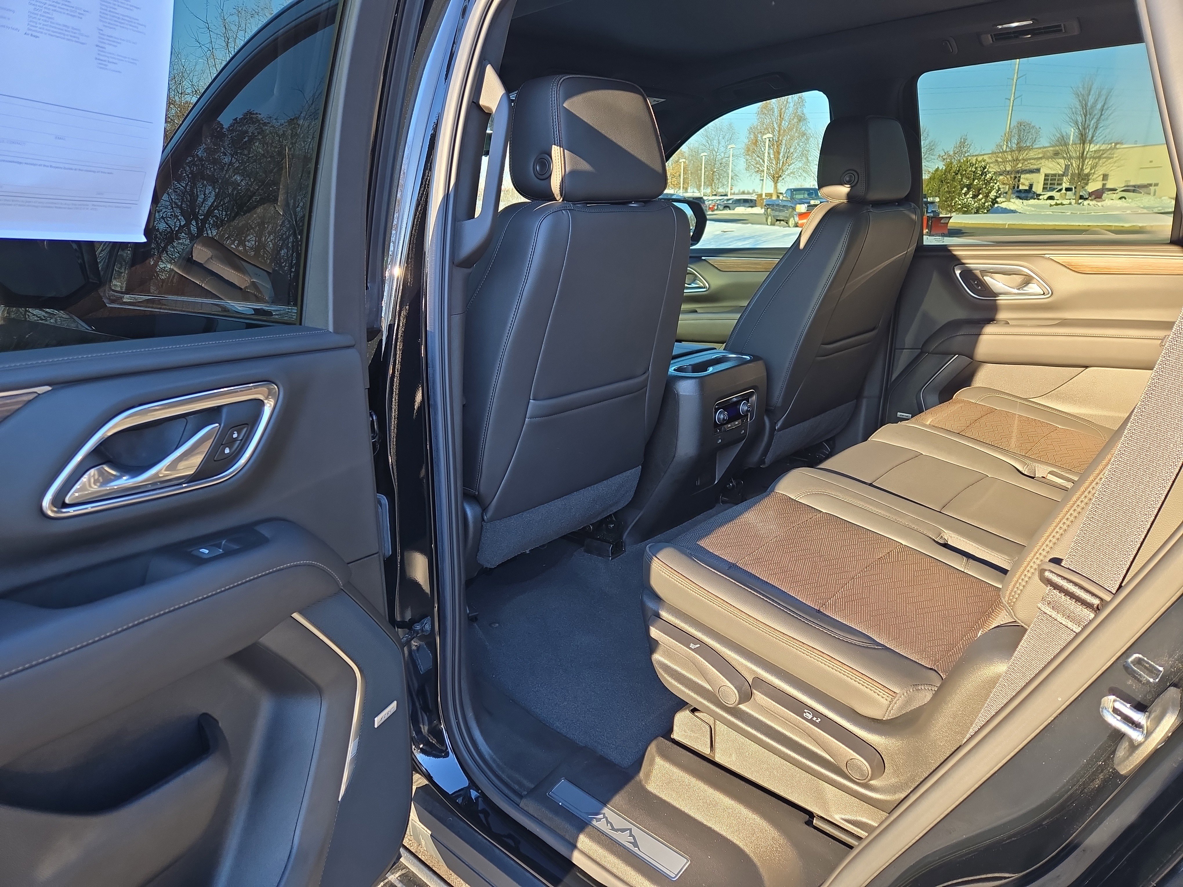 Used 2021 Chevrolet Tahoe High Country w/ Premium Package image 28