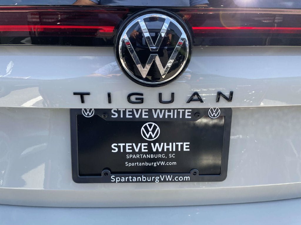 New 2026 Volkswagen Tiguan SE R-Line FWD image 13