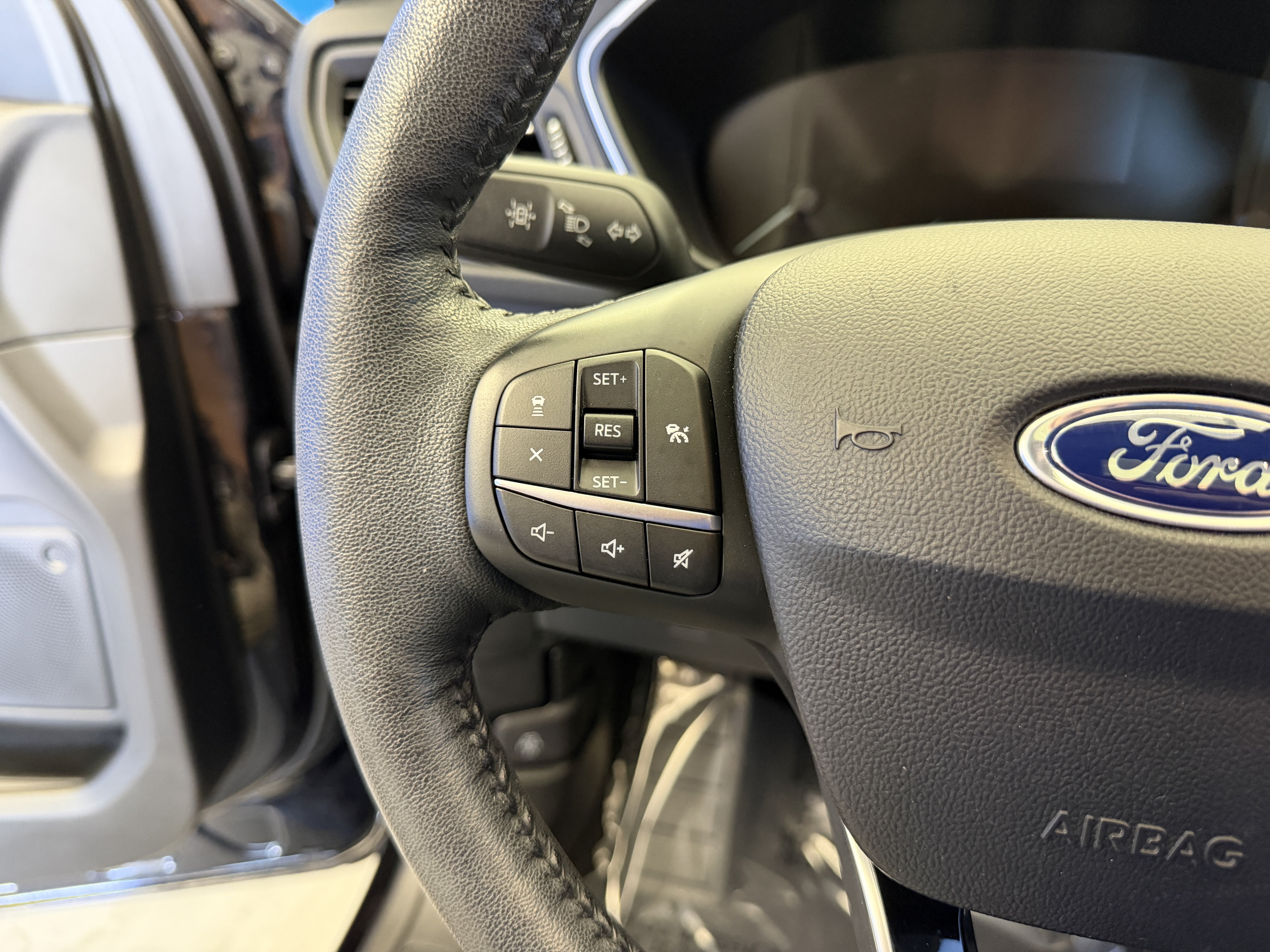 Used 2020 Ford Escape SEL FWD image 16