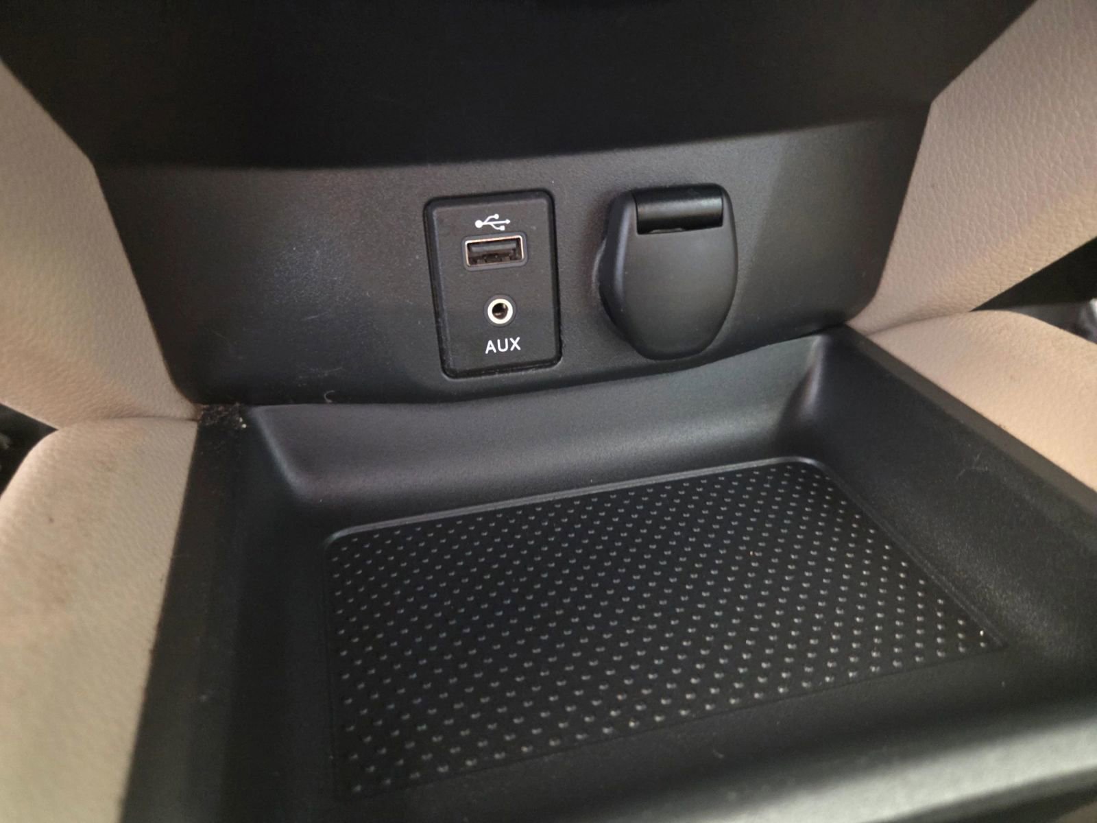 Used 2017 Nissan Rogue SV w/ SV Premium Package image 31